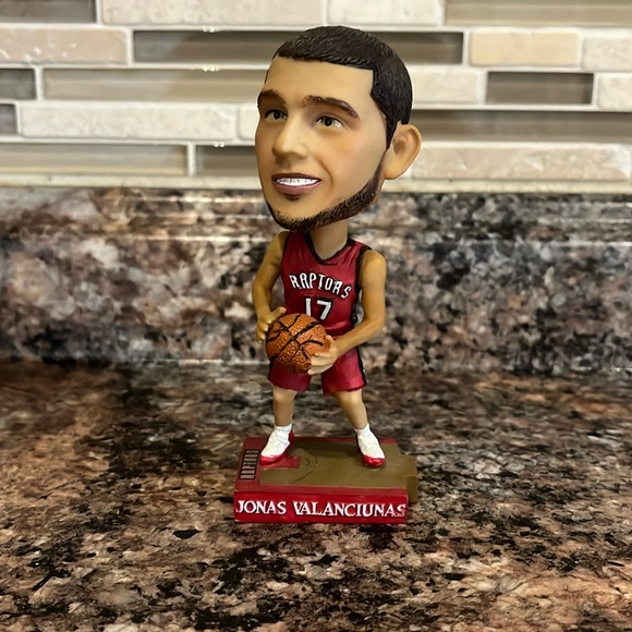 Raptors-Jonas Valanciunas Bobblehead - Picture 1 of 3
